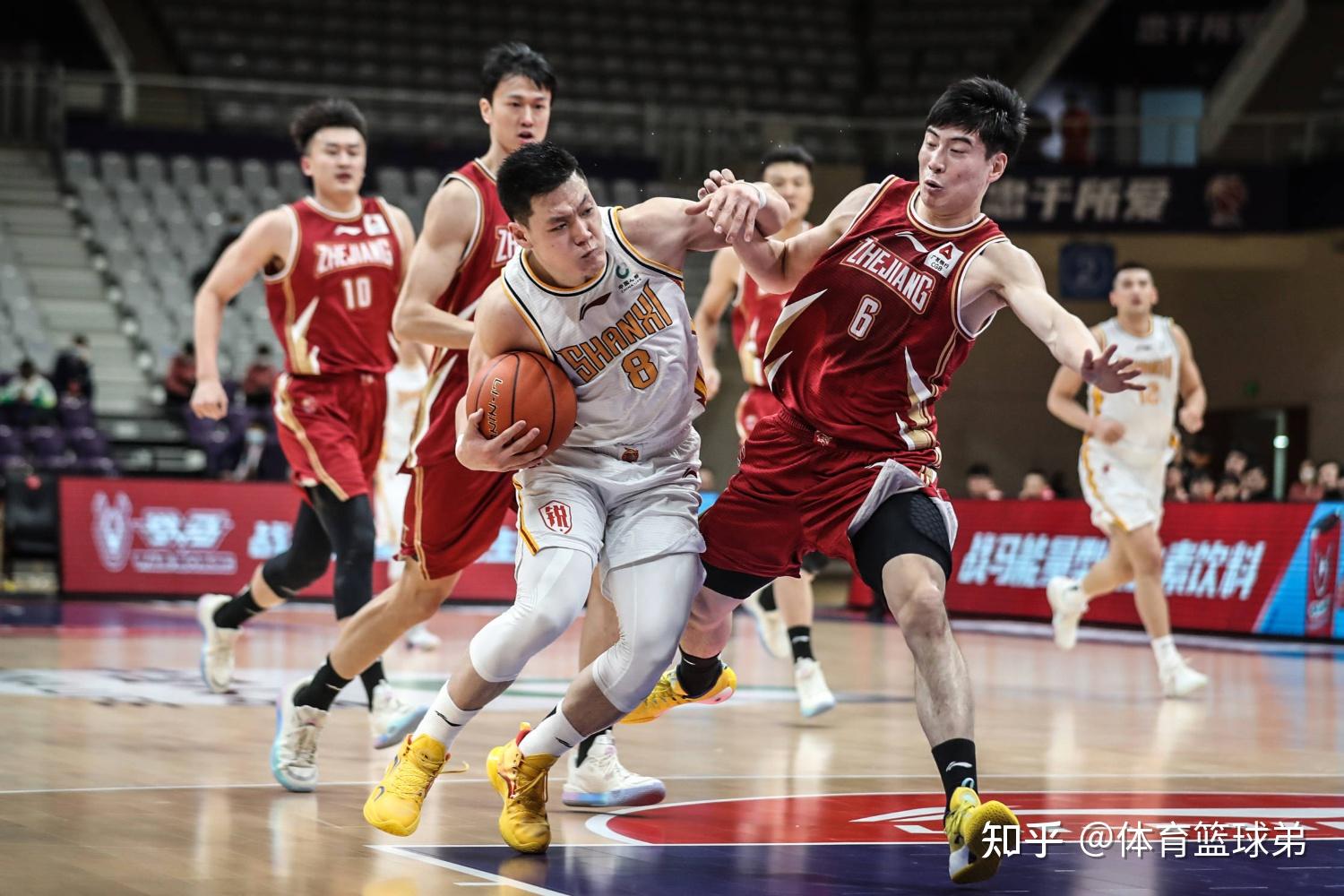 包含联赛前十强球队实力激战，残暴进攻展示无匹的词条
